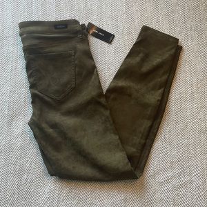 NWT Liverpool Faux Suede Abby Skinny